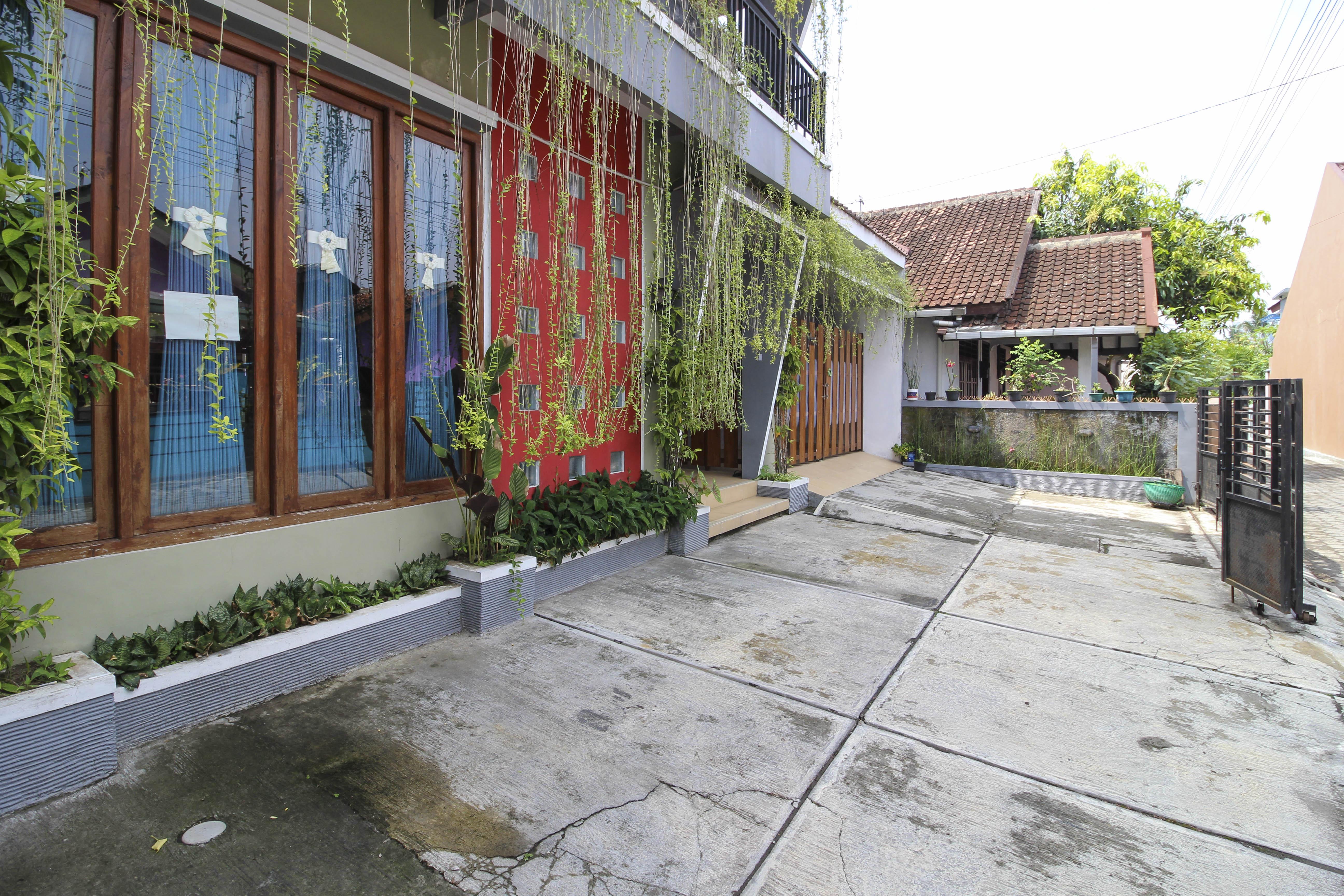 Reddoorz Near Hartono Mall Kejayan Eksteriør bilde